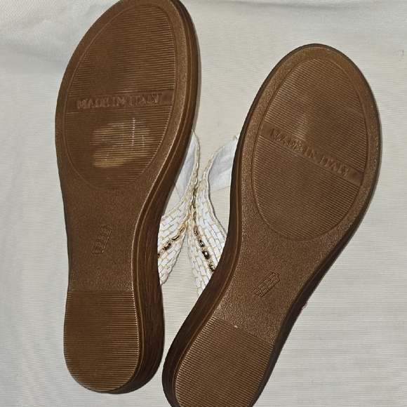 Italian Shoemakers White Sandals With Raffia And Gold Beading Womens Size 8.5 - Picture 3 of 7